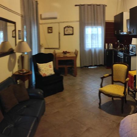 Near Airportand Metropolitan Penelopi Cozy Home Artemida  Exterior foto